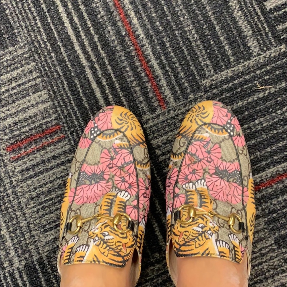 Gucci princetown tiger mules tiger print with box!
